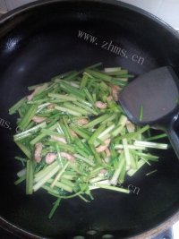 家常菜肉丝炒芹菜做法图解4)