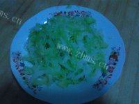 爽口凉拌卷心菜做法图解4)