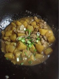 味道不错的土豆烧肉做法图解5)