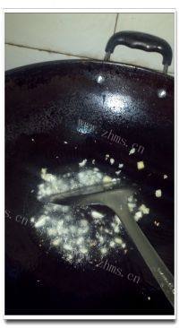 韭菜炒木耳做法图解3)