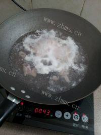 美味早餐瘦肉蔬菜粥做法图解4)