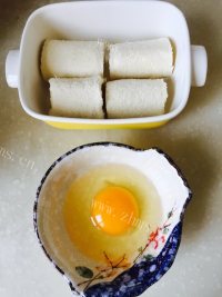 美味的吐司香蕉卷做法图解6)