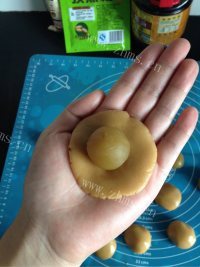 自制莲蓉月饼做法图解6)