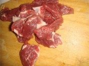 美味的牛肉土豆煲做法图解1)
