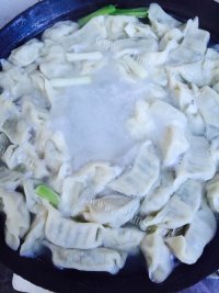 简易的芹菜馅饺子做法图解16)