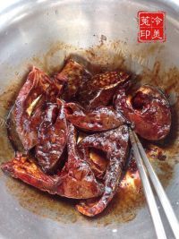 秘制熏鱼做法图解5)