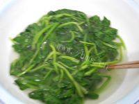 菠菜炒蛋自制做法图解2)