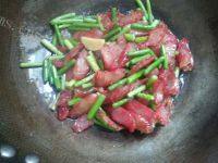家常菜蒜苔炒腊肠