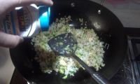美味的小烧肉黄瓜炒饭做法图解7)