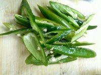 家常菜青椒炒土豆片做法图解3)
