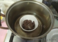 香甜的巧克力熔岩蛋糕做法图解2)