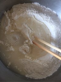 韭菜鸡蛋饺子做法图解1)