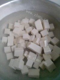 口感好的香椿拌豆腐做法图解4)