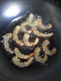 美味的黄金虾做法图解8)