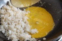 下饭的腊肠蛋炒饭做法图解7)