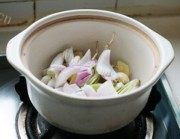 开胃香芋干锅鸡做法图解4)