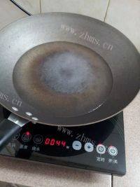 美味早餐瘦肉蔬菜粥做法图解3)