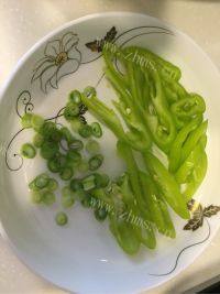 家常菜蘑菇炒肉做法图解2)