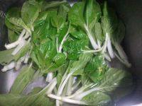 家常菜腊肉炒白菜做法图解1)