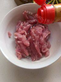 家常菜肉丝蒜黄做法图解3)