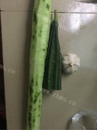 唇齿留香的蒜蓉蒸丝瓜做法图解1)