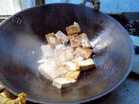「首发」鱼头炖豆腐做法图解3)
