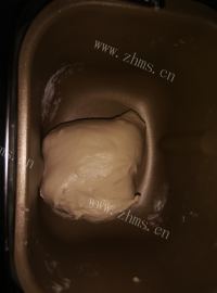美味的面包机牛奶吐司做法图解3)