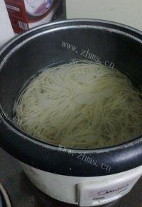 回味无穷的牛肉酱拌面做法图解4)