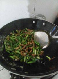家常菜蒜苔炒肉