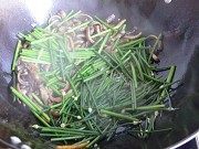 家常菜韭菜花炒鳝丝做法图解4)