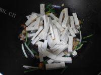 很有食欲的豆腐干炒青椒做法图解5)