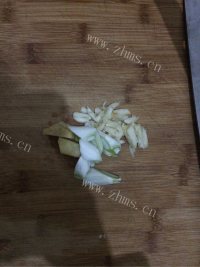 色味俱佳的糖醋带鱼做法图解3)
