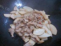 家常菜鸡腿菇炒肉片做法图解8)