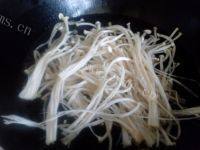 美味的金针菇拌鸡丝做法图解2)