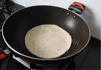 色味俱佳的葱油饼做法图解5)