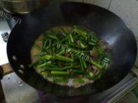 美味的肉丝炒蒜苗做法图解7)