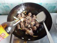 土豆炖牛肉做法图解8)
