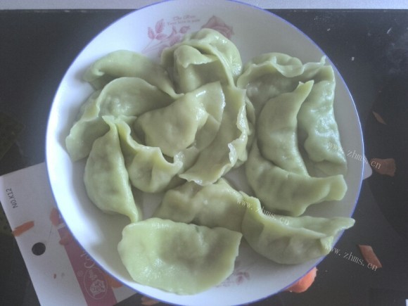 特色美食芹菜猪肉馅水饺