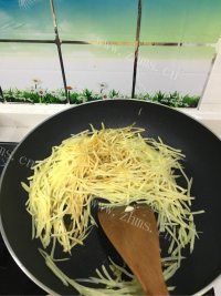 家常菜素炒土豆丝做法图解3)