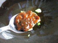 酥嫩酱烧豆腐做法图解3)
