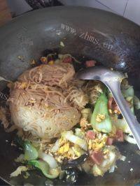 自己做的鸡蛋炒面做法图解6)
