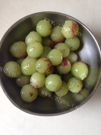 清凉的葡萄沙冰做法图解3)