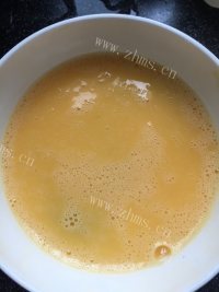 美味的鲜虾蒸鸡蛋做法图解3)