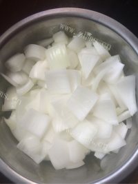 家常菜洋葱烧肉做法图解1)