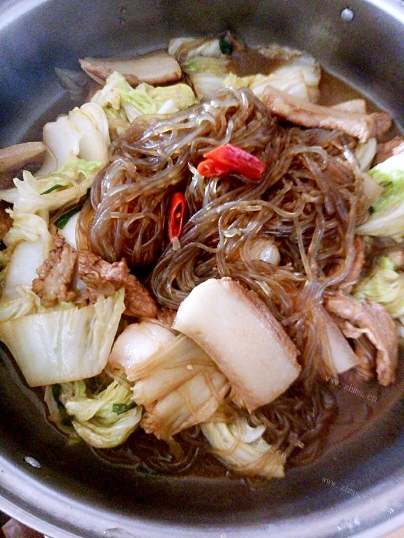 香气浓郁的猪肉炖粉条