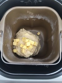 脆底蜂蜜小面包做法图解2)