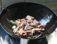 自制萝卜烧牛腩做法图解3)