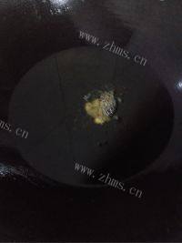 下酒菜油炸花生做法图解4)