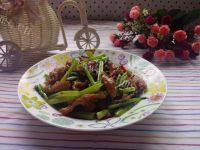 家常菜芹菜炒肉做法图解14)