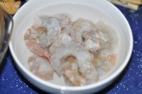 美味的鲍鱼鲜虾粥做法图解2)